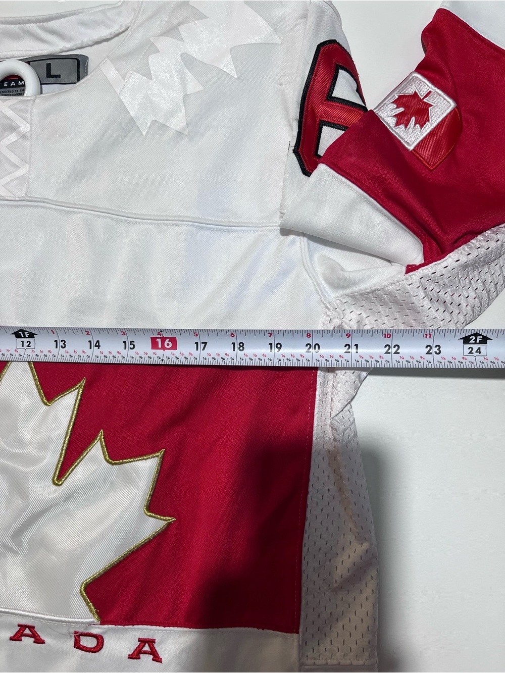 Nike Team Canada Jonathan Toews #16  men’s Hockey Jersey Sz large - Picture 11 of 16